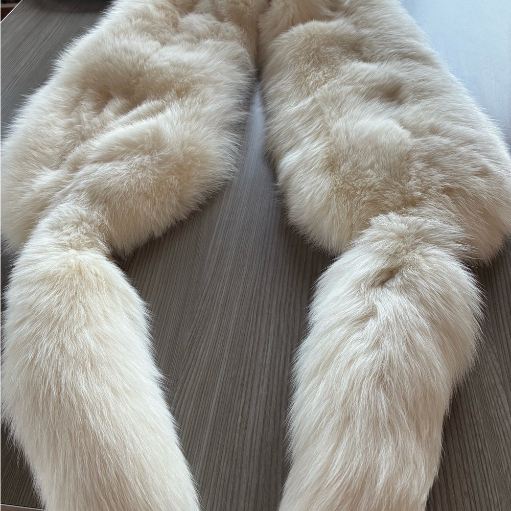 Luxurious Cream Fox Fur Scarf